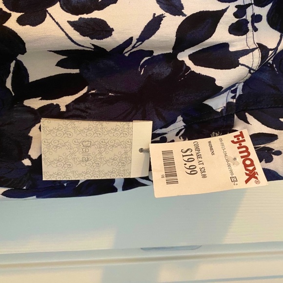 Dahlia® Cropped Pants New w/tags - Picture 3 of 4